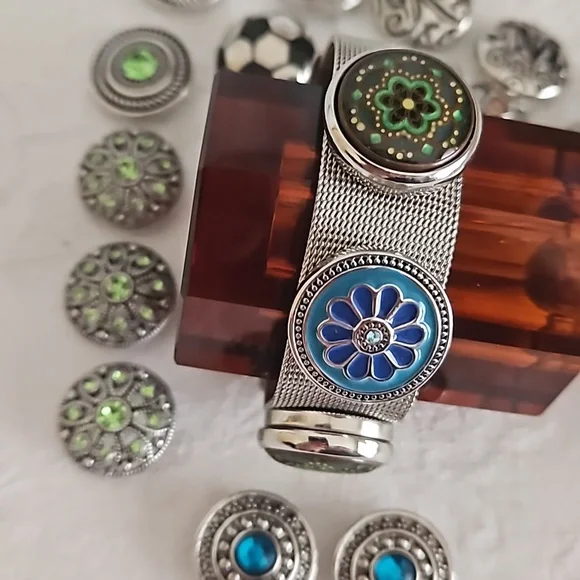 Snap Charms Bracelet. - Picture 5 of 13